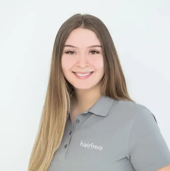 Lara ist Behandlungsexpertin bei Hairfree in Unterhaching